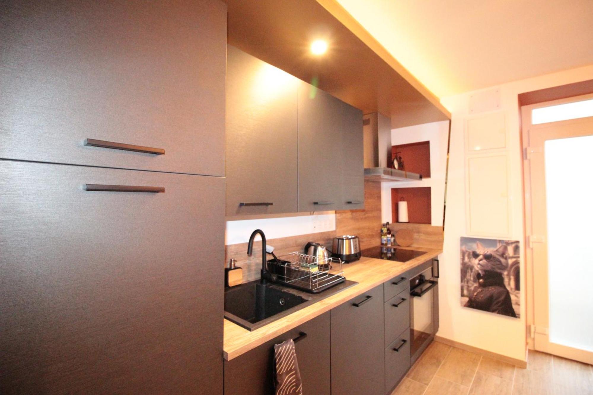 Luxury Studio, Rez De Chaussee, Parking Prive Video Surveillance, Canape Haute Qualite Convertible Couchage 2 Personnes, Centre Ville Proche, Restaurant, Boulangerie 2 Minutes A Pied, Terrasse - 800Metre Carre De Terrain - Gere Par Presta-Zen'Service ヴェルダン・シュル・ムーズ エクステリア 写真