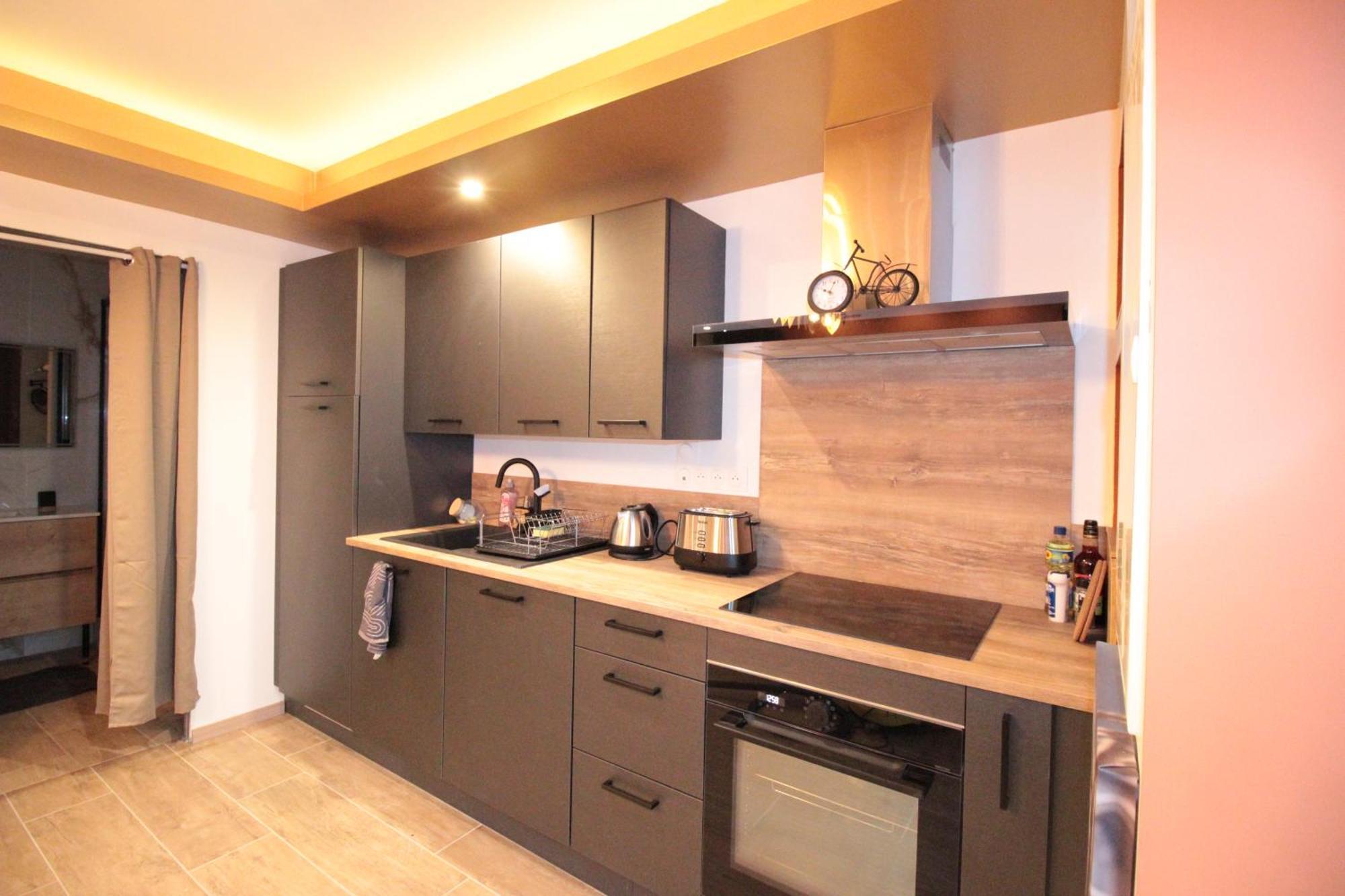Luxury Studio, Rez De Chaussee, Parking Prive Video Surveillance, Canape Haute Qualite Convertible Couchage 2 Personnes, Centre Ville Proche, Restaurant, Boulangerie 2 Minutes A Pied, Terrasse - 800Metre Carre De Terrain - Gere Par Presta-Zen'Service ヴェルダン・シュル・ムーズ エクステリア 写真