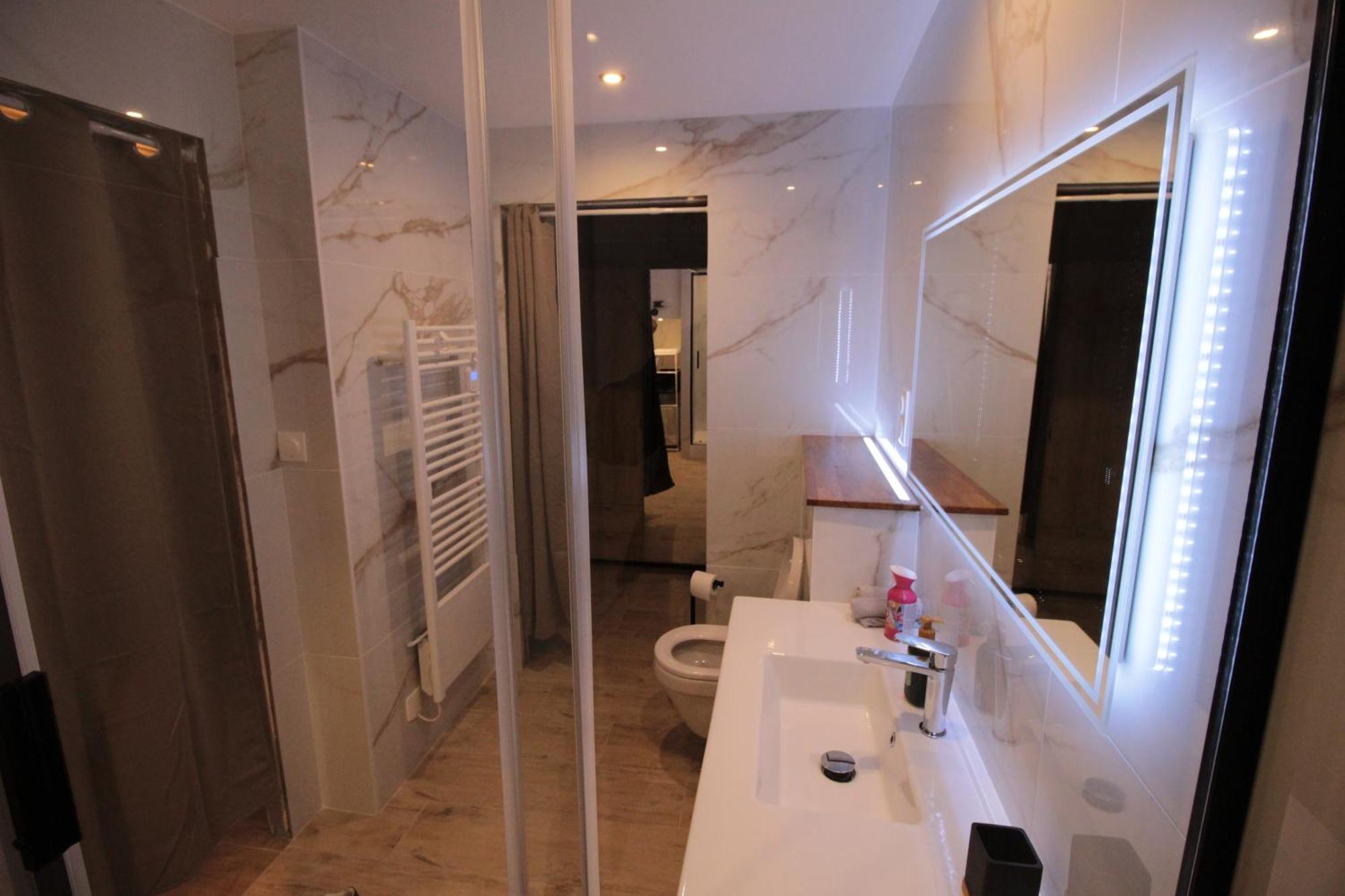 Luxury Studio, Rez De Chaussee, Parking Prive Video Surveillance, Canape Haute Qualite Convertible Couchage 2 Personnes, Centre Ville Proche, Restaurant, Boulangerie 2 Minutes A Pied, Terrasse - 800Metre Carre De Terrain - Gere Par Presta-Zen'Service ヴェルダン・シュル・ムーズ エクステリア 写真