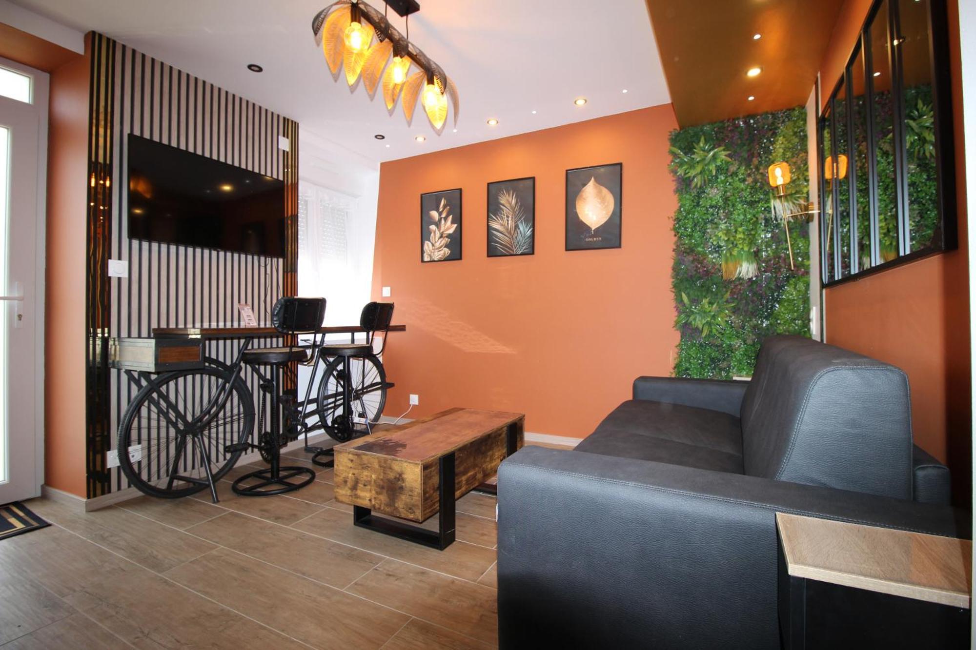 Luxury Studio, Rez De Chaussee, Parking Prive Video Surveillance, Canape Haute Qualite Convertible Couchage 2 Personnes, Centre Ville Proche, Restaurant, Boulangerie 2 Minutes A Pied, Terrasse - 800Metre Carre De Terrain - Gere Par Presta-Zen'Service ヴェルダン・シュル・ムーズ エクステリア 写真